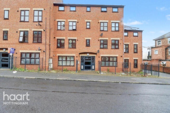 2 bed property, in Sophie Road, £100,000