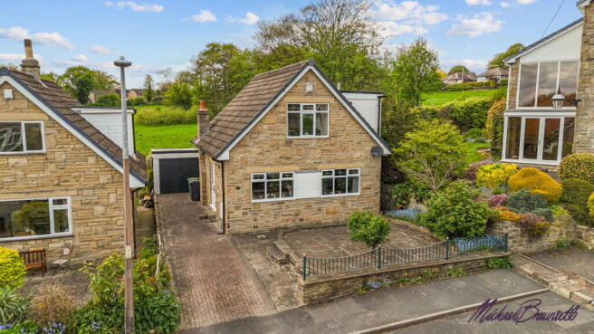 2 bed property, in Willow Close, £280,000