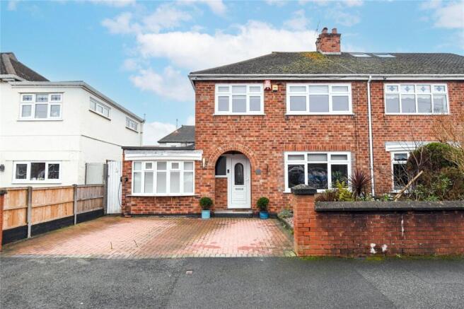 3 bed property, in Hillam Road, £290,000