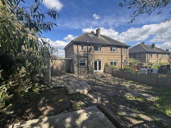 3 bed property, in Deep Lane, £275,000