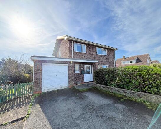 4 bed property, in Faenol Isaf, £325,000