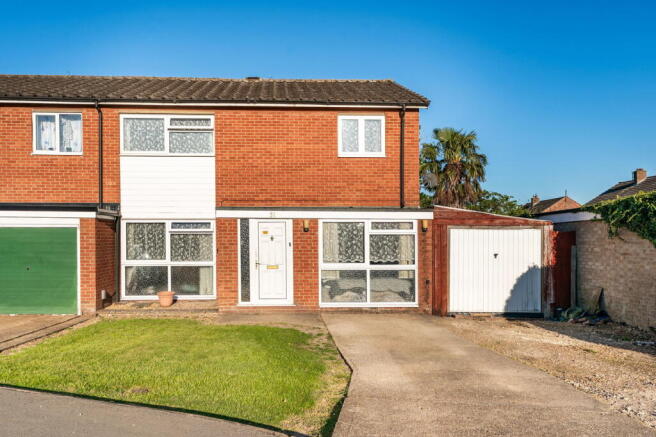 3 bed property, in Acacia Avenue, £325,000