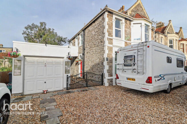2 bed property, in Milburn Road, £175,000