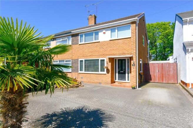 3 bed property, in Manor Road, £340,000