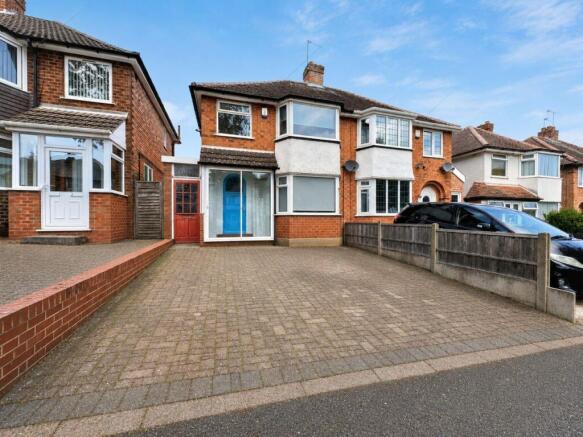 3 bed property, in Booths Farm Road, £225,000