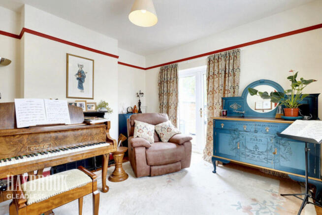 4 bed property, in Bocking Lane, £500,000