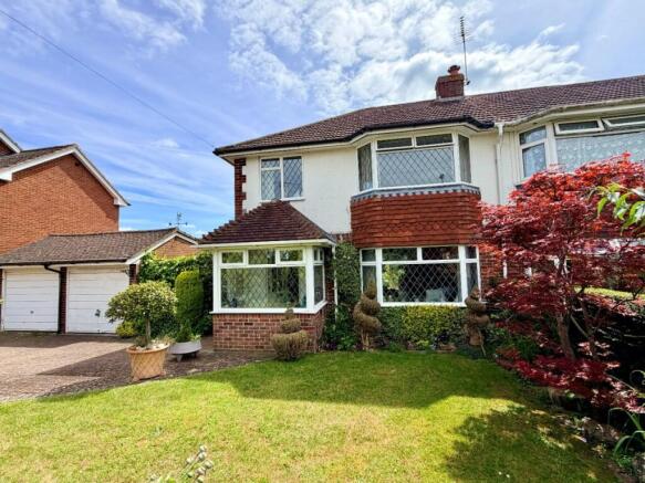 3 bed property, in Harrow Way, £450,000