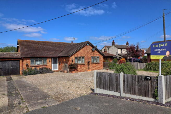 3 bed property, in Steeple Road, £490,000