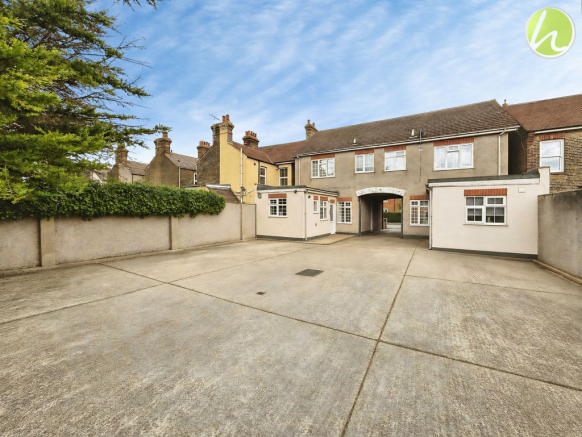 1 bed property, in Butts Road, £175,000