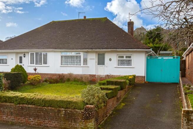 2 bed property, in Hillview Road, £385,000
