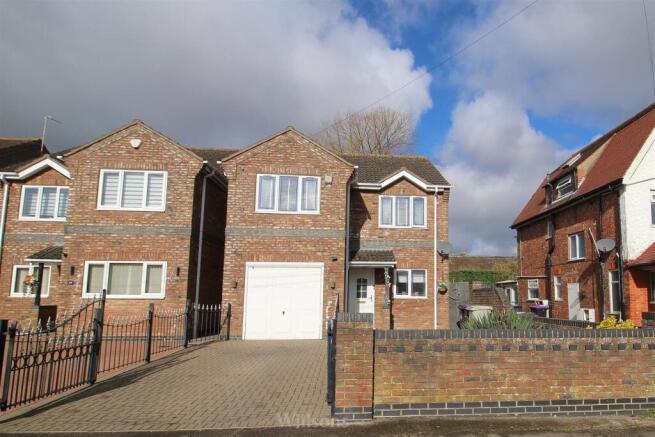 4 bed property, in Hoylake Drive, £280,000