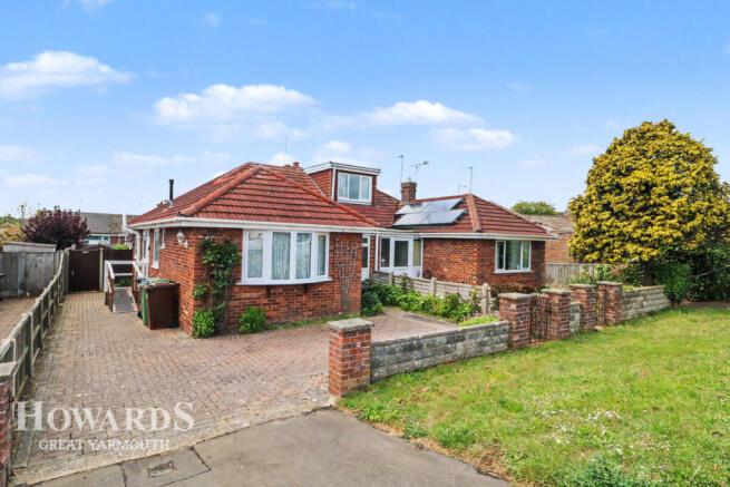 2 bed property, in Grange Road, £230,000