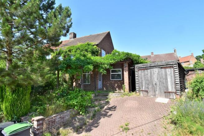 3 bed property, in Abbey View, £350,000
