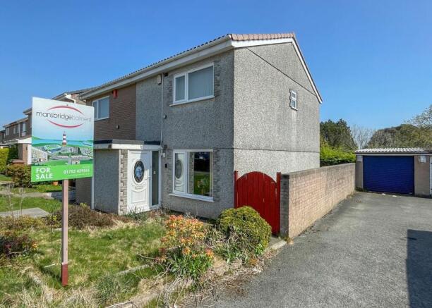 2 bed property, in Thornbury, £210,000