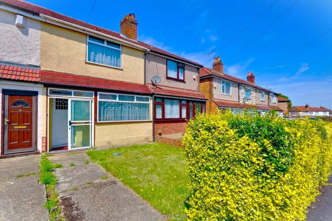 3 bed property, in Woodrow Avenue, £430,000