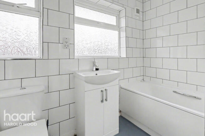 3 bed property, in Colne Drive, £325,000
