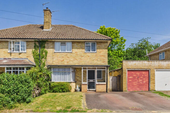 3 bed property, in Lindlings, £450,000