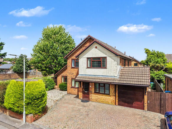 6 bed property, in Baverstock Road, £575,000