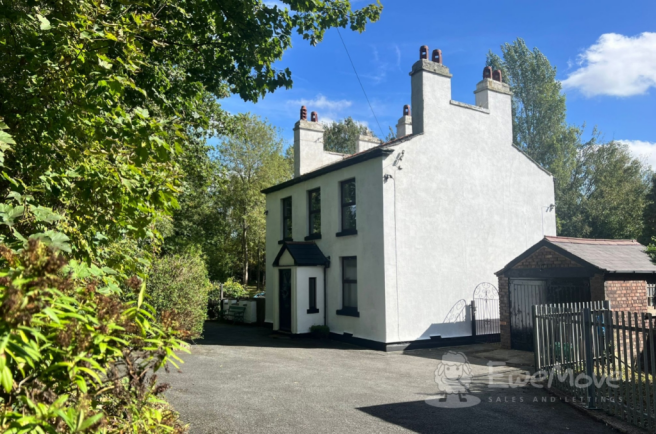 5 bed property, in Portico Lane, £750,000