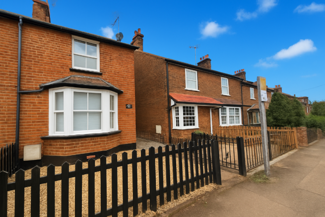 2 bed property, in Walkern Road, £360,000