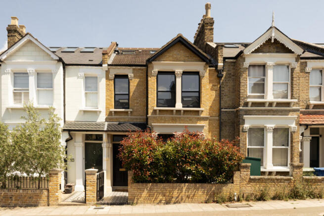 4 bed property, in Rosenthorpe Road, £1,400,000
