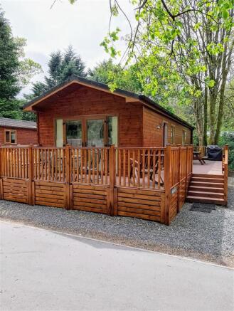 2 bed property, in White Cross Bay Holiday Park & Marina, £99,495