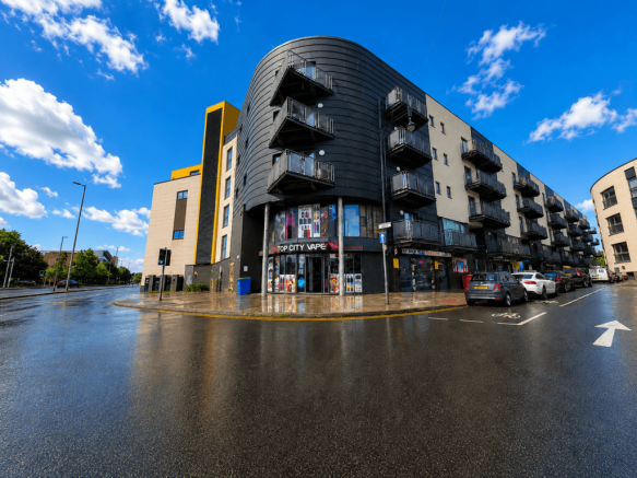 2 bed property, in Life. Greenheys Lane West, £150,000