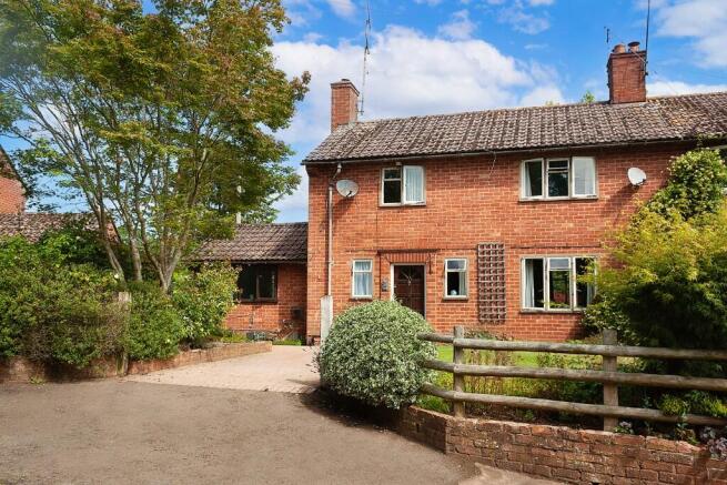 3 bed property, in Wakefield, £330,000
