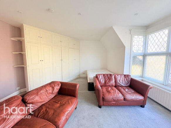 1 bed property, in Bath Road, £130,000