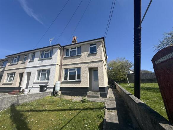2 bed property, in Trencreek Road, £170,000