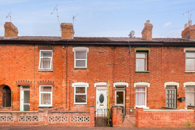 2 bed property, in Little Chestnut Street, £205,000