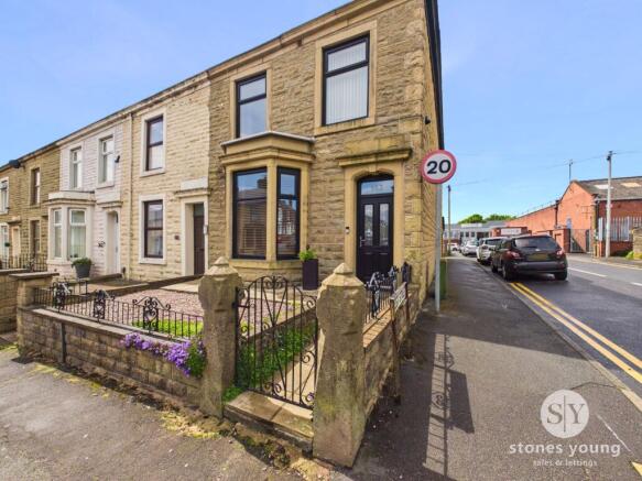 3 bed property, in Blackburn Road, £155,000