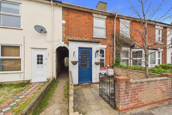 3 bed property, in Spring Road, £160,000