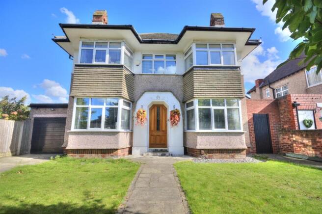 5 bed property, in Forefield Lane, £600,000