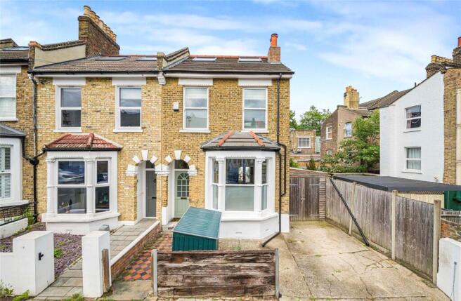 4 bed property, in Holdenby Road, £975,000