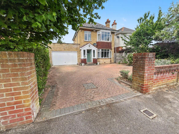 4 bed property, in Christchurch, £625,000