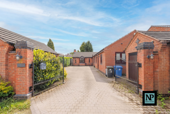 4 bed property, in Amington Road, £425,000