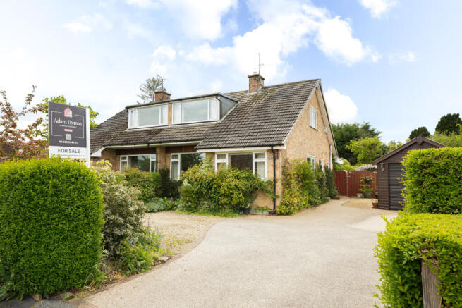 2 bed property, in Middlecave Drive, £350,000