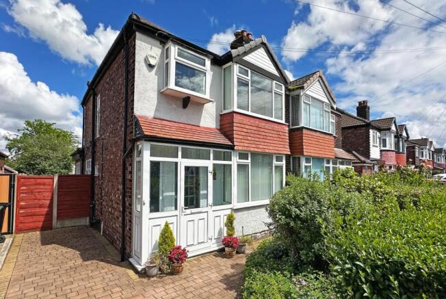 3 bed property, in Alexander Drive, £525,000