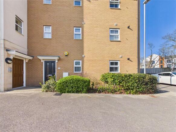 2 bed property, in Oak Leaze, £210,000