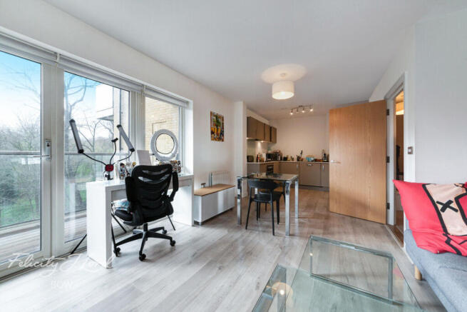 1 bed property, in St Clements Avenue, £425,000