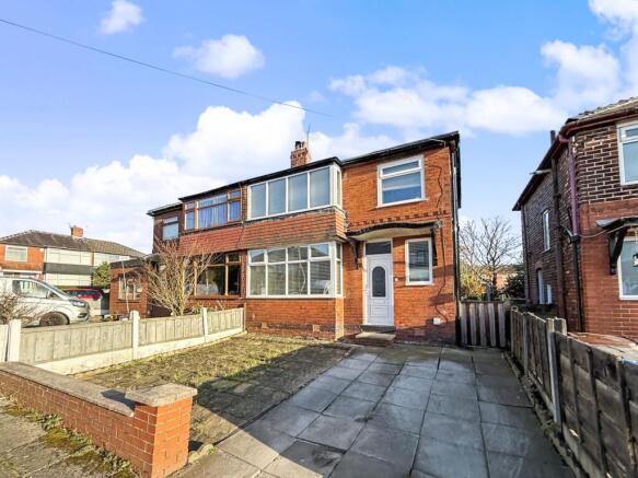 3 bed property, in Malvern Close, £273,000