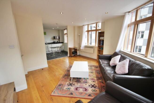 2 bed property, in Hilton Street, £225,000