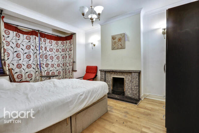 3 bed property, in Rosehill Avenue, £550,000