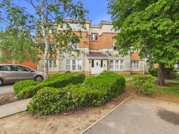 2 bed property, in Bishops Castle Way, £130,000