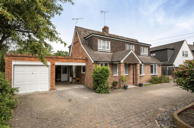 4 bed property, in Copse Avenue, £950,000