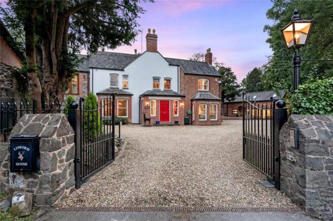 6 bed property, in Main Street, £2,150,000