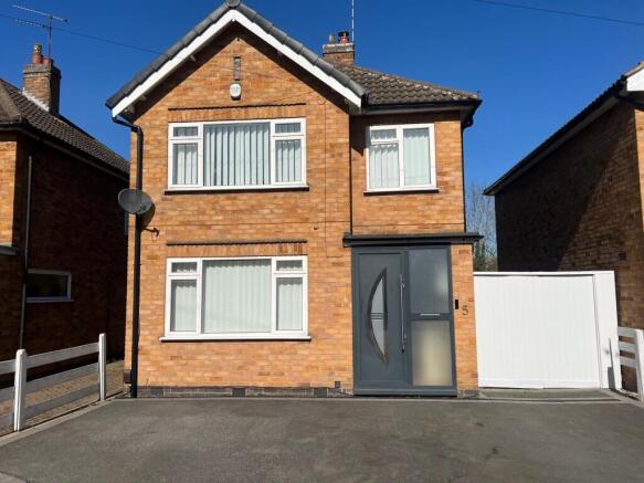 3 bed property, in Woodcroft Avenue, £375,000