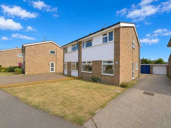 3 bed property, in Chantry Avenue, £300,000