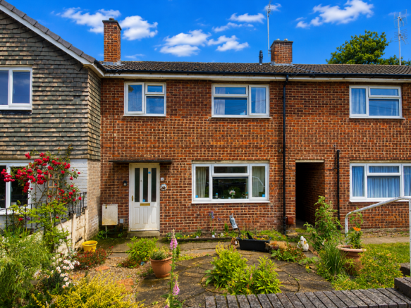 3 bed property, in 6 Field Way, £82,000